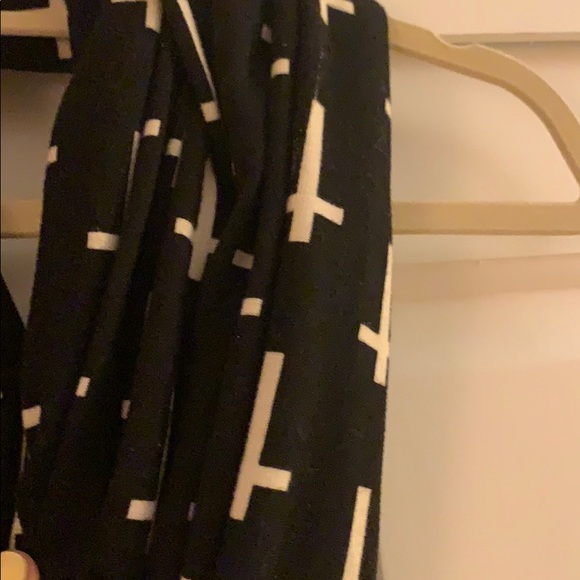 Infinity scarf - Picture 3 of 3